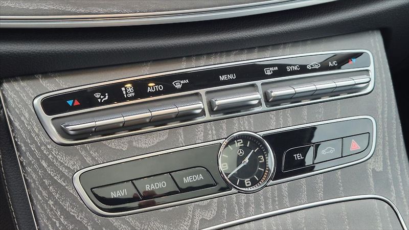 Mercedes-Benz CLS 2,9 400d AMG Line 4MATIC ČR360 - fotka 19 z 26