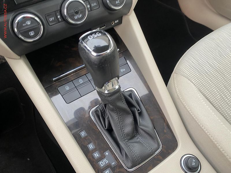 Škoda Octavia (2014) 1.4 TSi, Elegance, DSG, panor - fotka 16 z 18