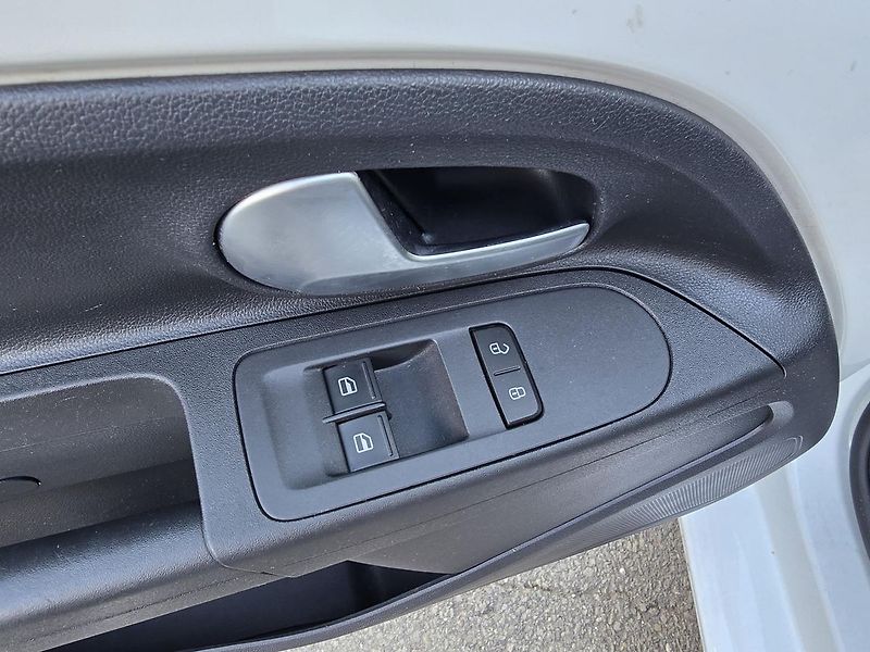 Volkswagen up! CNG KAMERA + DIGIKLIMA ČR - fotka 14 z 25
