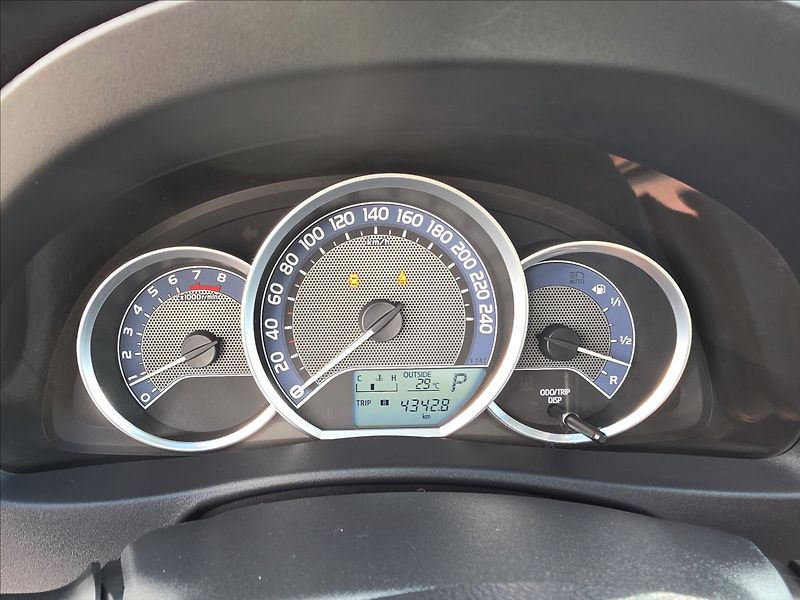 Toyota Auris 1,6 97 KW Automat kamera navi - fotka 16 z 44