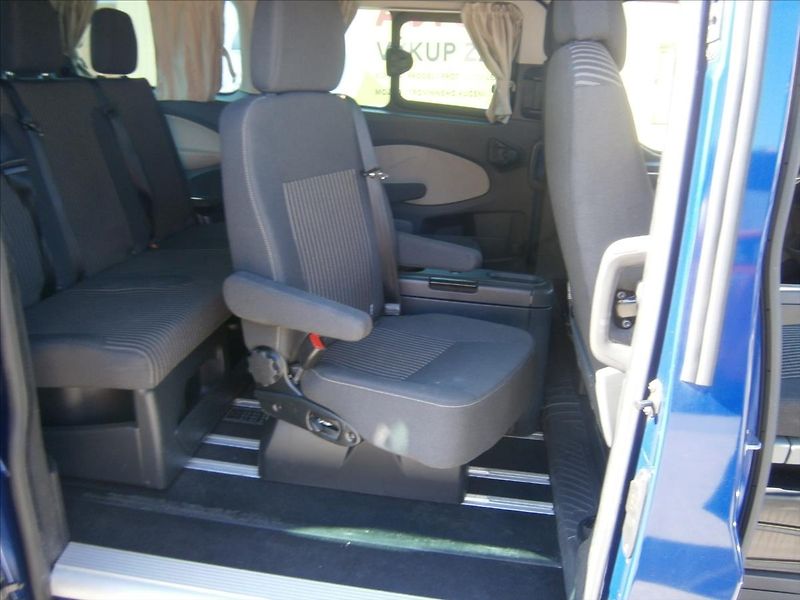 Ford Tourneo Custom 2,2 TDCI EUROLINE 114 KW - fotka 21 z 27