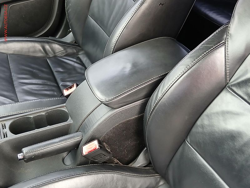 Škoda Superb (2009) 2.0TDi, ČR, DSG, bixen, kůže - fotka 18 z 20