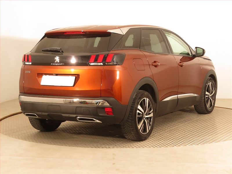 Peugeot 3008 (2018) Allure Pack 1.2 PureTech - fotka 5 z 16