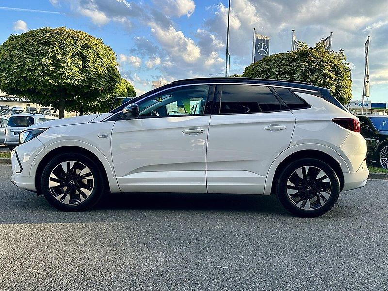Opel Grandland (2022) ULTIMATE 1,2 Turbo AT8 - fotka 6 z 26