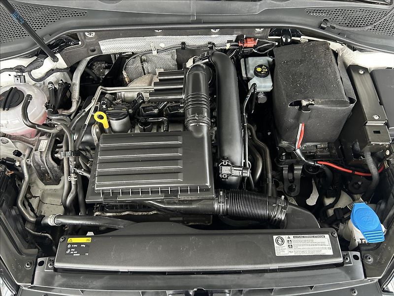 Volkswagen Golf 1,4   TSI 92kW,HIGHLINE,SERVIS - fotka 28 z 30