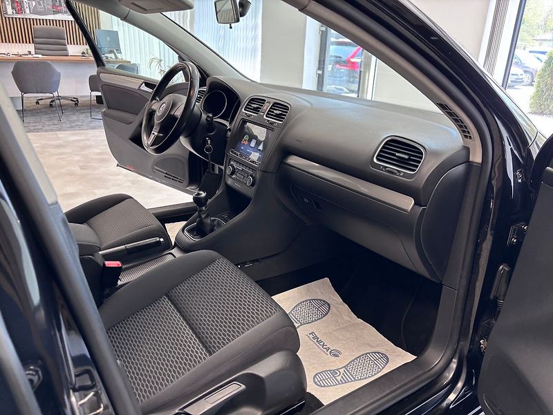 Volkswagen Golf 1.2TSI TREND - fotka 25 z 28