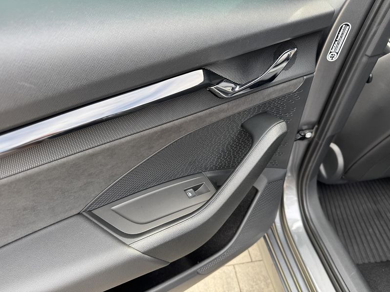 Škoda Octavia (2023) RS 2.0 TSI 180kW DSG | MATRIX - fotka 24 z 44