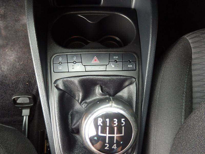 Seat Ibiza 1.2 TSI 77 kW ZÁLOHOVÁNO - fotka 13 z 16
