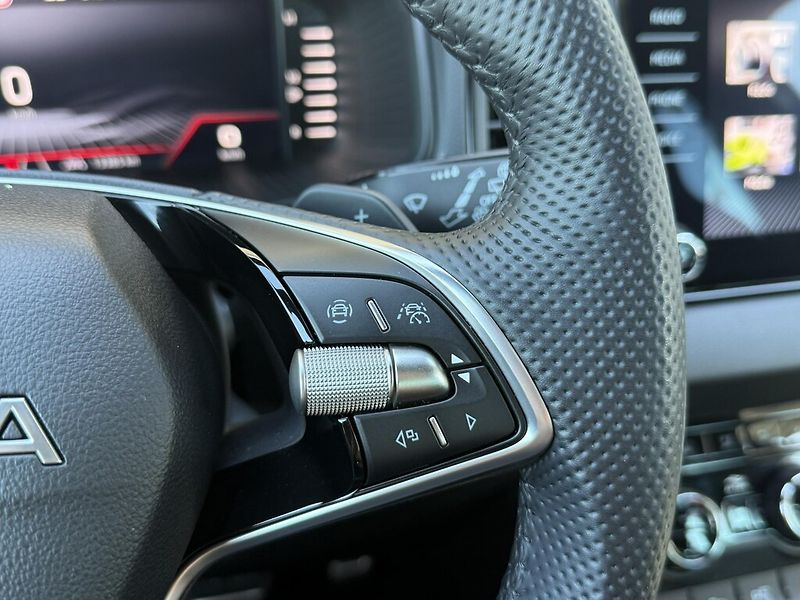 Škoda Karoq DSG 1,5TSi 110kW SportLine - fotka 17 z 24