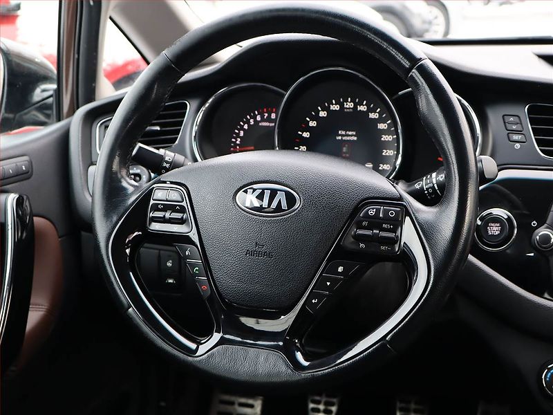Kia Ceed (2012) 1.6 CRDi, Serv.kniha, Tempomat - fotka 15 z 17