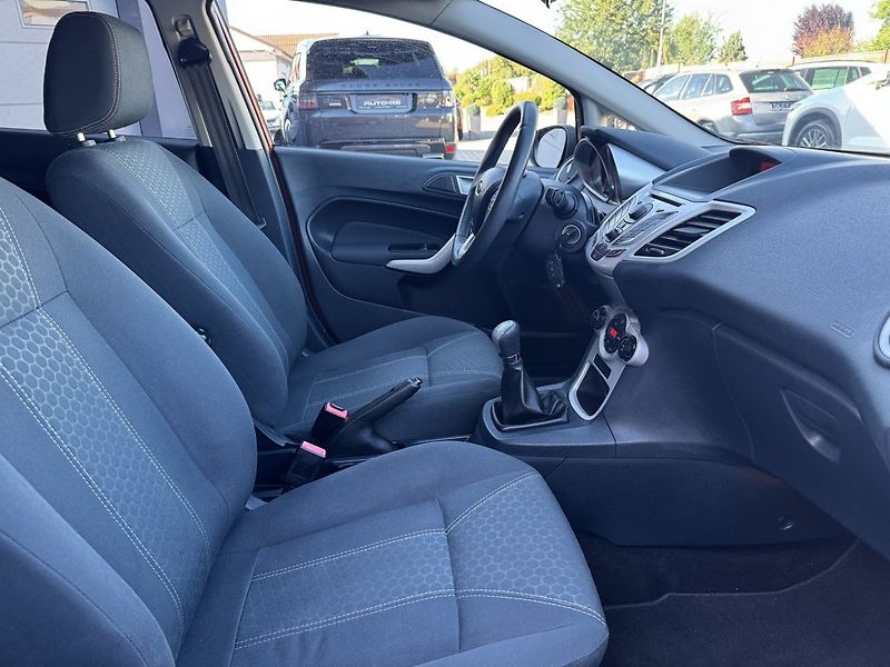 Ford Fiesta (2011) 1.6i Titanium Digi Klima WP - fotka 16 z 50