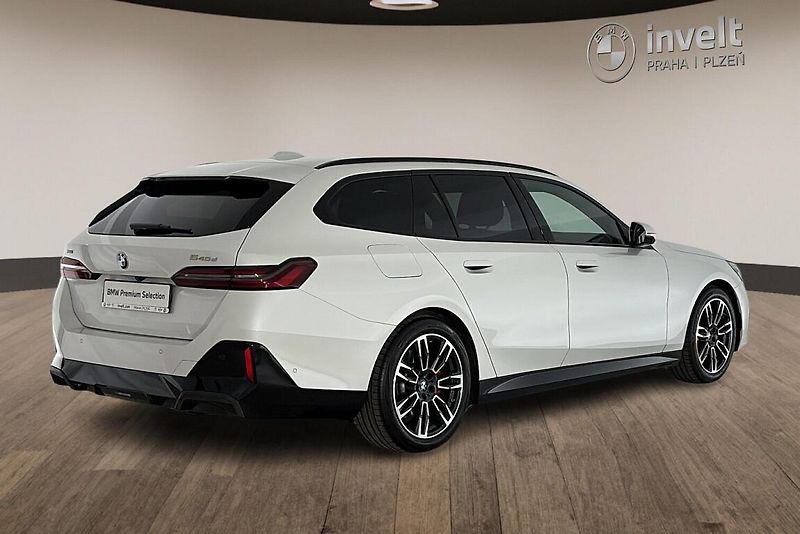 BMW Řada 5 540d xDrive Touring - fotka 3 z 25