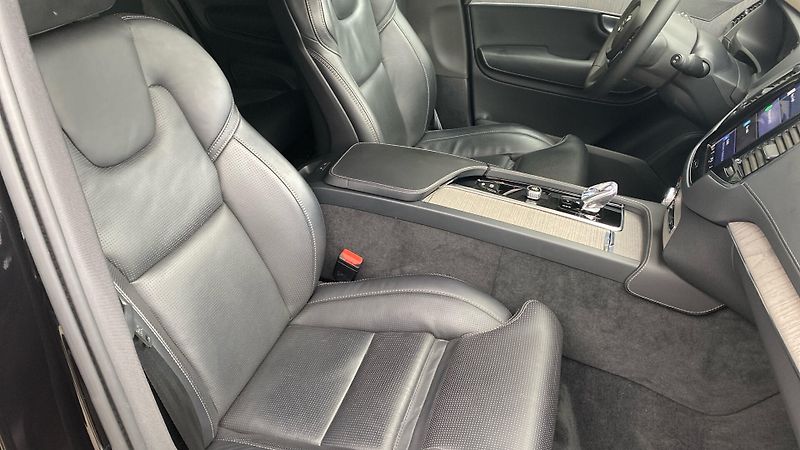 Volvo XC90 PLUS BRIGHT, B5 AWD, 173+10 kW - fotka 10 z 33