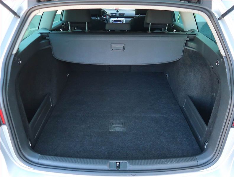 Volkswagen Passat (2006) Comfortline 2.0 TDI, 4X4 - fotka 13 z 19