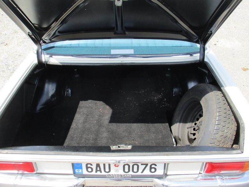 Mercedes-Benz 280 (1972) W114 - fotka 10 z 24