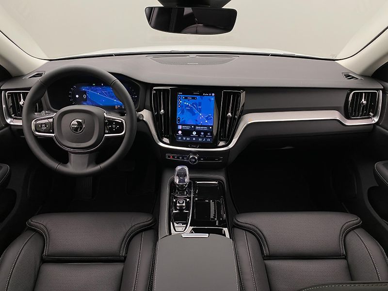 Volvo V60 (2026) T6 AWD Plug-in DARK PLUS - fotka 2 z 64