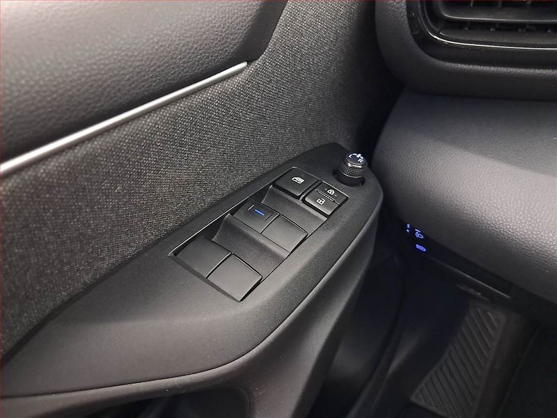 Toyota Yaris (2021) 1.5 VVT-i Hybrid, Automat - fotka 18 z 20