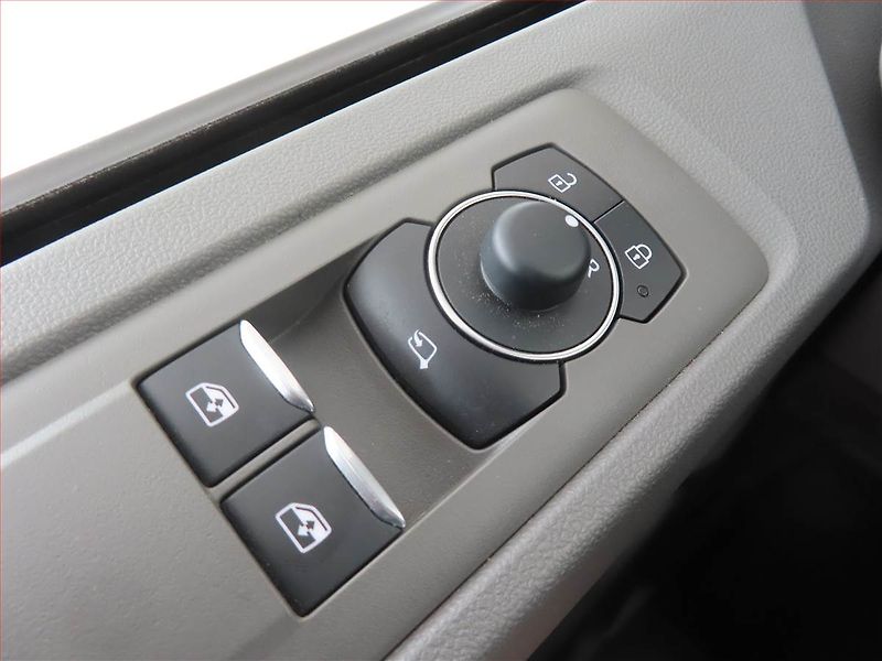 Volkswagen Caravelle (2025) Life 2.0 TDI, ČR, DPH - fotka 17 z 17