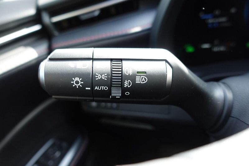 Lexus LBX 1.5 HEV Emotion Advanced FWD - fotka 28 z 34