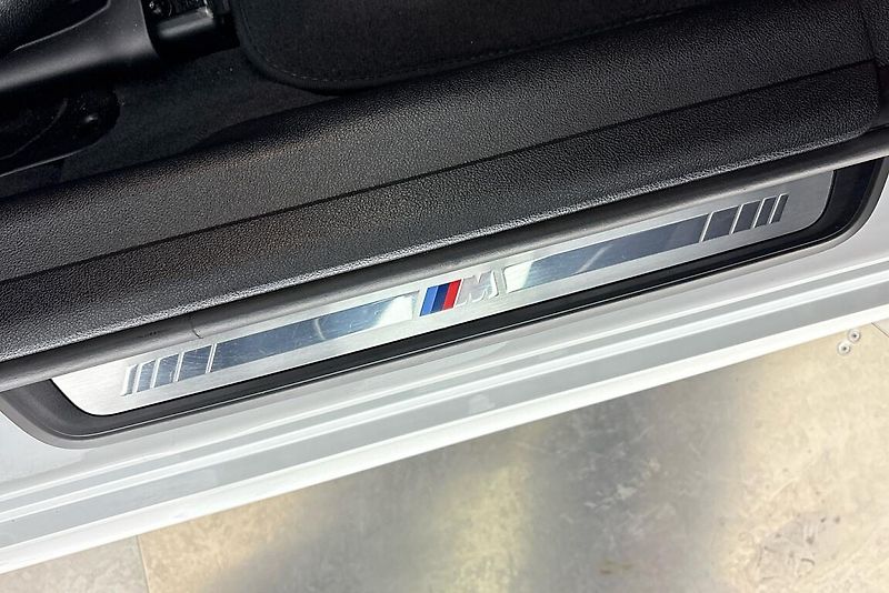 BMW Řada 3 řady 3 | 320d xDrive - fotka 19 z 27