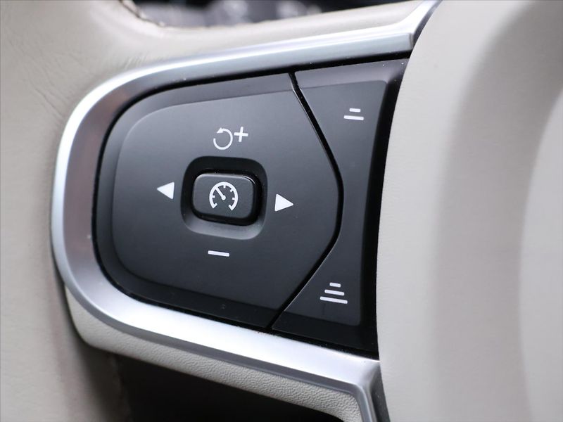 Volvo V60 2,0 D3 110kW Drive-E Momentum - fotka 19 z 36