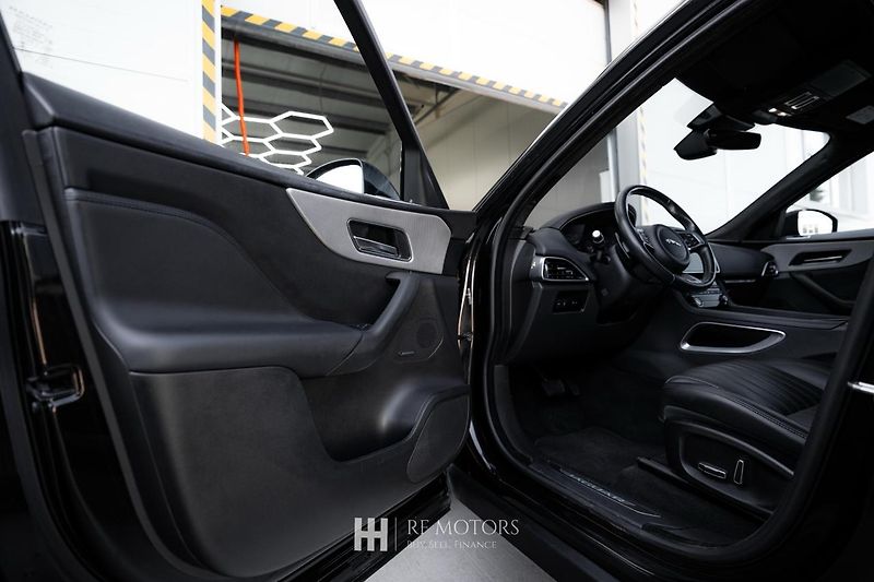 Jaguar F-Pace (2020) 2.0 P250 184kW 4x4 - fotka 17 z 43