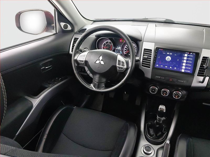 Mitsubishi Outlander (2011) 2.2 DI-D, 4X4, 7 míst - fotka 7 z 21