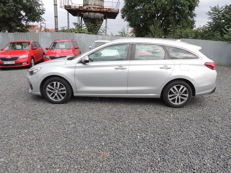 Hyundai i30 (2019) Combi 1.6CRDi,100kw,automat,ČR - fotka 8 z 49