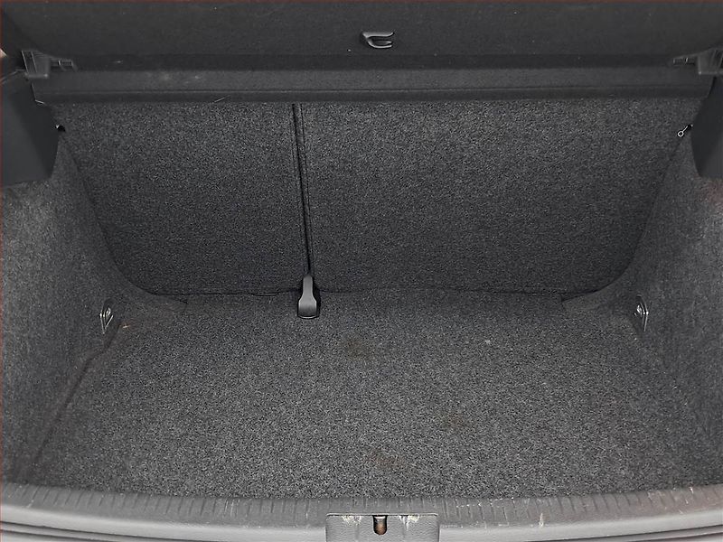 Volkswagen Golf (2009) 1.4 16V, po STK, Tažné - fotka 12 z 13