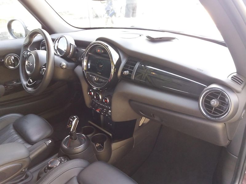 Mini Cooper S 2.0i,141kW,1.MAJ-ČR!17.Tis-km! - fotka 22 z 29