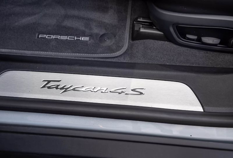 Porsche Taycan 4S Sport Turismo BOSE ACC Pano - fotka 12 z 23