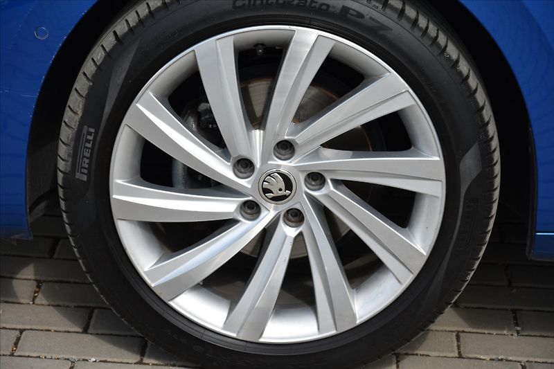 Škoda Octavia 2.0 TDI 110kW DSG STYLE ČR - fotka 9 z 31