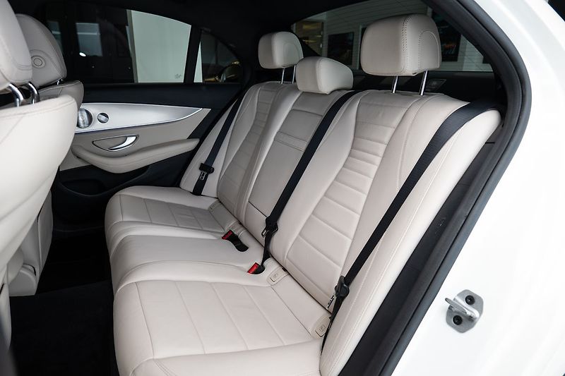 Mercedes-Benz Třídy E 4MATIC Burmester/ventilace - fotka 11 z 21