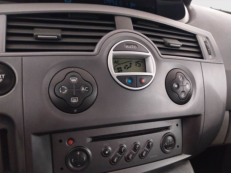 Renault Scénic (2003) 1.9 dCi, po STK, Tažné, Klima - fotka 12 z 17