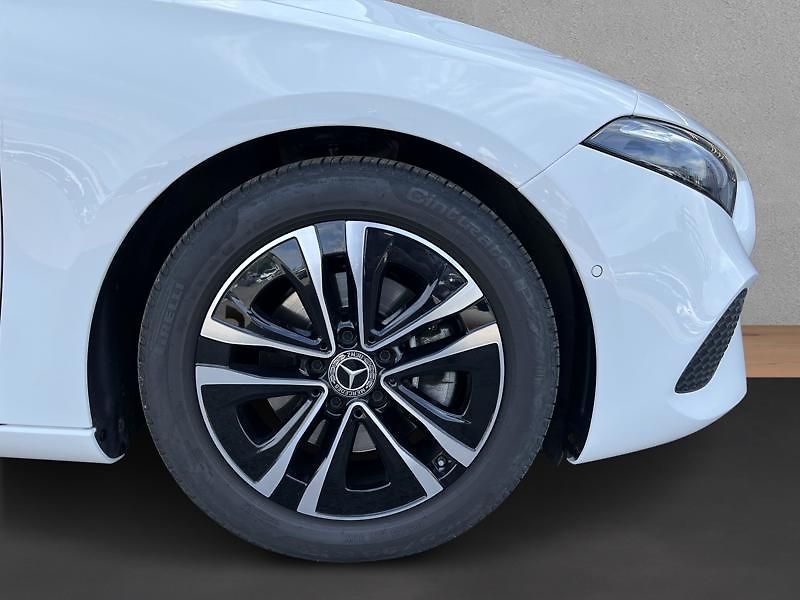 Mercedes-Benz Třídy A A-Třída 180 - fotka 9 z 18