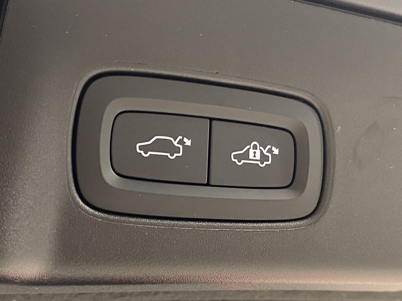 Volvo V90 B4 BRIGHT PLUS AUT REZERVACE - fotka 32 z 48