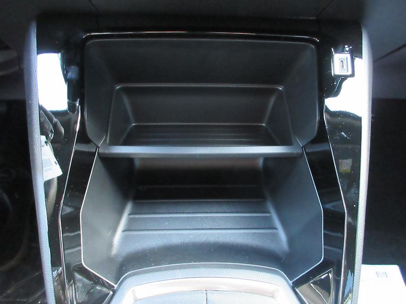 Peugeot 2008 STYLE PureTech 100 S&S MAN6 - fotka 30 z 36