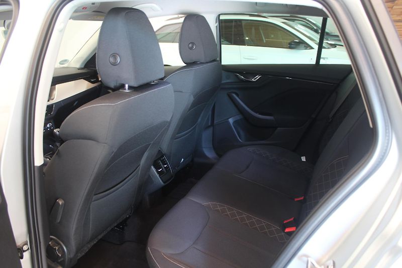 Škoda Scala (2020) 1.0TSI85kW Style+ Matrix - fotka 19 z 37