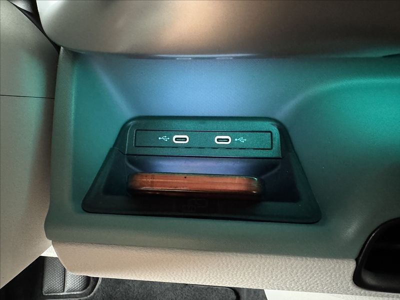 Volkswagen ID.Buzz Pro 150kW IQ Light 360° Kamera - fotka 46 z 50