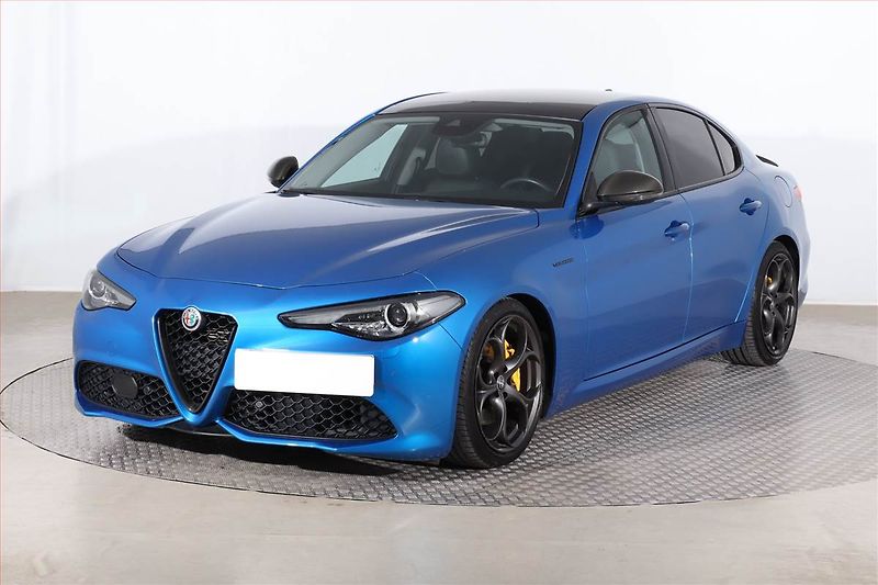 Alfa Romeo Giulia (2017) 2.0 Turbo - fotka 2 z 26