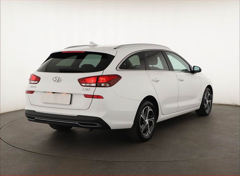 Hyundai i30 (2023) Smart 1.0 T-GDI, ČR,1.maj - fotka 5 z 16