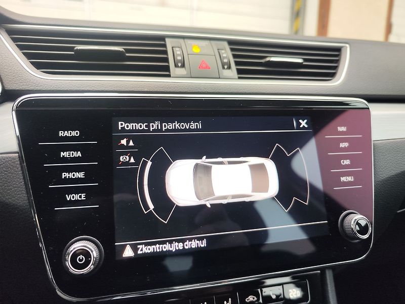 Škoda Superb 1.5 TSI/110kW Ambition DSG - fotka 21 z 31