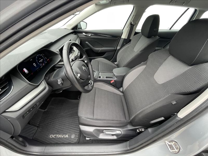 Škoda Octavia 2,0 TDI Combi Ambition Plus - fotka 4 z 23
