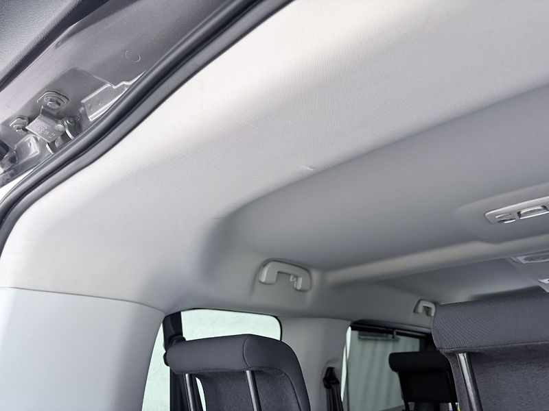 Peugeot Traveller (2018)  2.0 BlueHDi, 8 míst - fotka 19 z 27