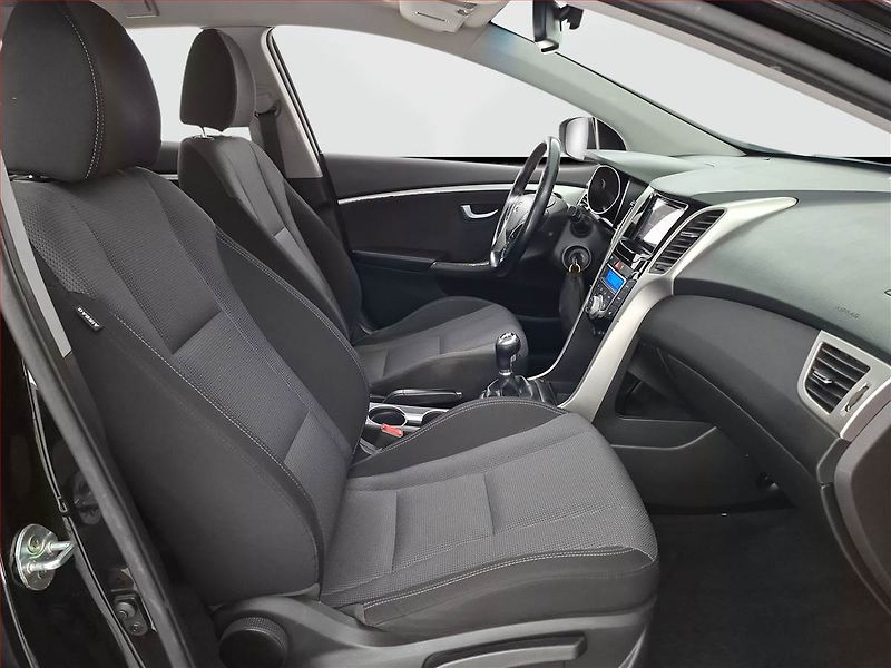 Hyundai i30 (2016) 1.6 MPI, LPG, Tempomat - fotka 9 z 16