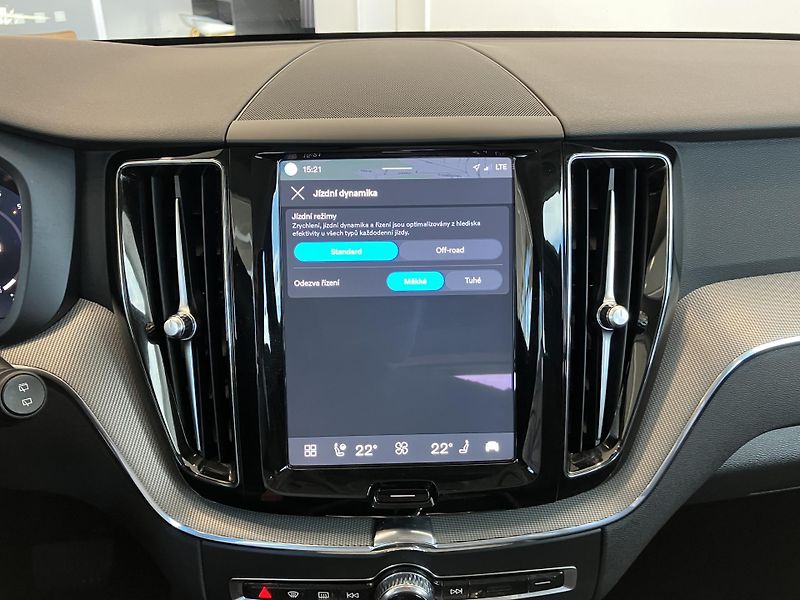 Volvo XC60 B4 AWD PLUS DARK AT8, ČR - fotka 29 z 41