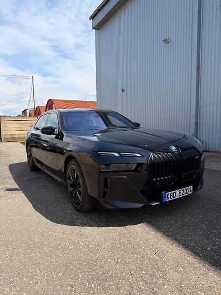 BMW Řada 7 (2023) BMW 760e xDrive Hybrid - fotka 3 z 6
