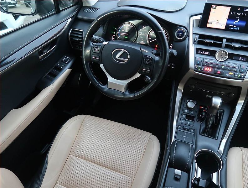 Lexus NX 300h (2016) 300h - fotka 7 z 17