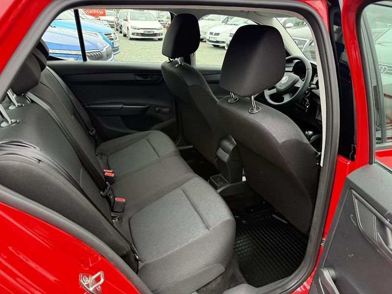 Škoda Fabia 1.0 MPI Cool Plus - fotka 11 z 13