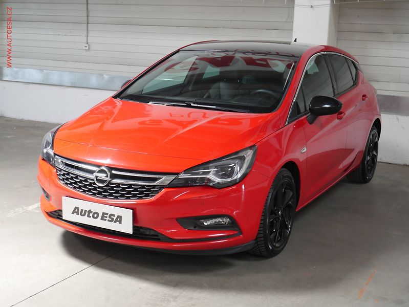 Opel Astra (2019) 1.6 CDTi, AT - fotka 3 z 23